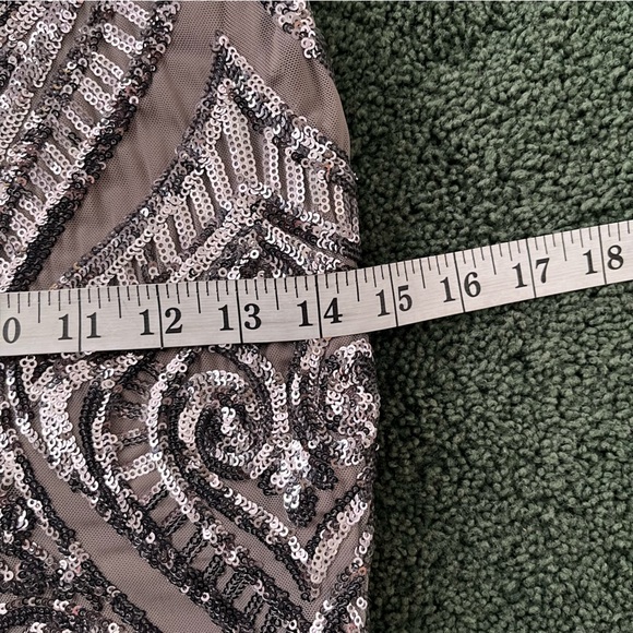 Betsey & Adam Silver Sequin Cap Sleeve Fitted Gown Evening Dress Size 4 Petite - Picture 10 of 11